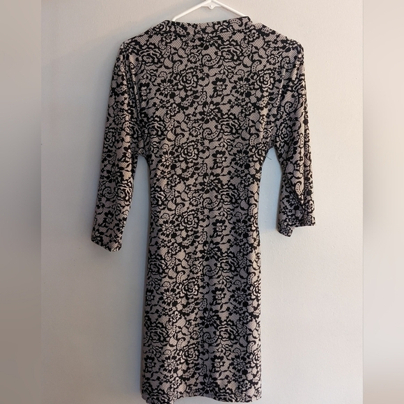 Rene Rofe Floral Robe Black and Cream Medium Attached Sash - Picture 2 of 6